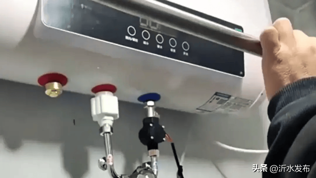 那天修热水器，师傅一句话点醒了我